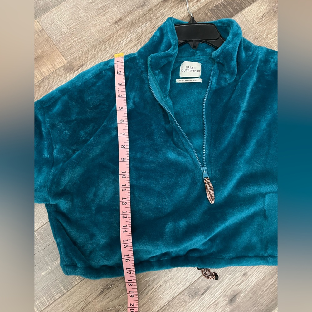 Urban Outfitters Turquoise Fleece cropped top size XL EUC - Picture 6 of 8